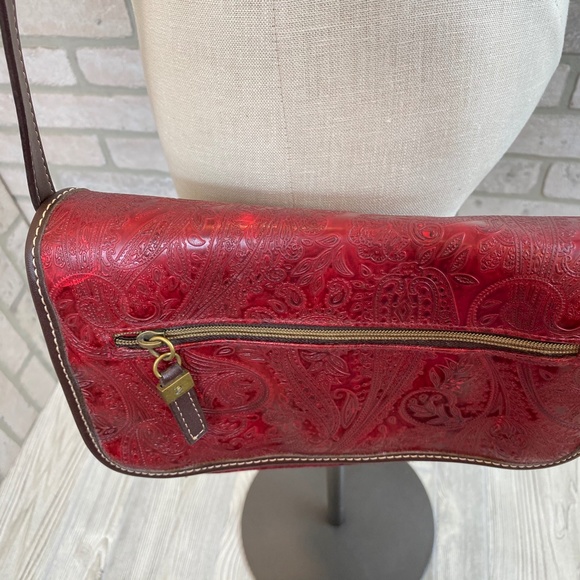 Relic Red Paisley Relic Medium Crossbody Purse Bag - Picture 5 of 12